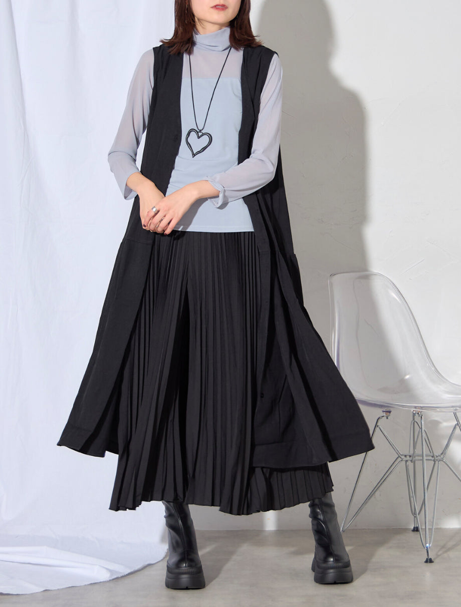プリーツのワイドパンツ