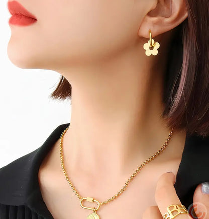 ピアス