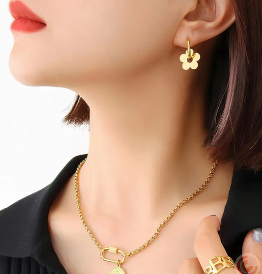 ピアス